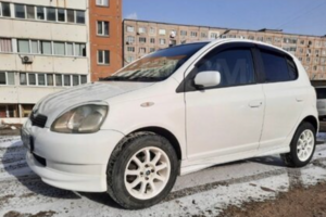 Toyota Vitz, 2001