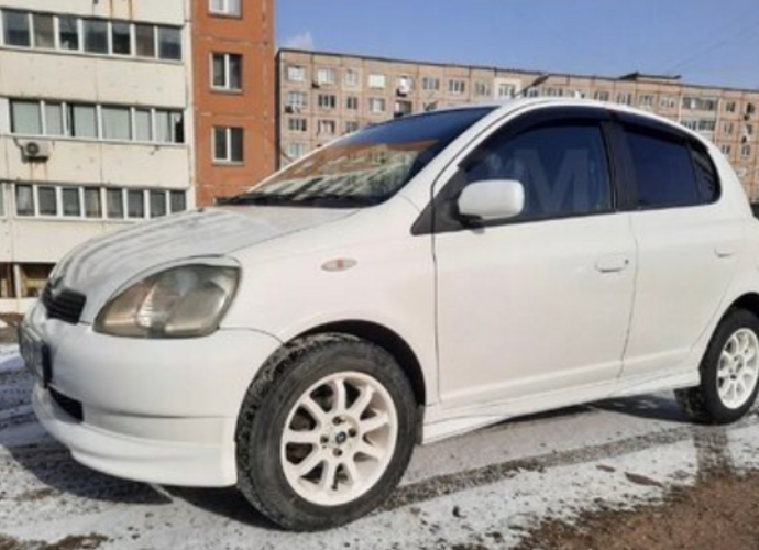 Toyota Vitz, 2001