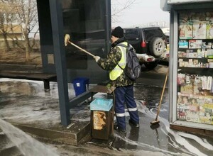 Остановки становятся чище во Владивостоке